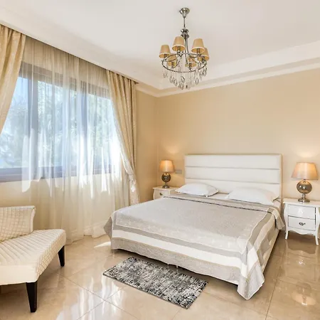 Argaka Club Luxury פאפוס