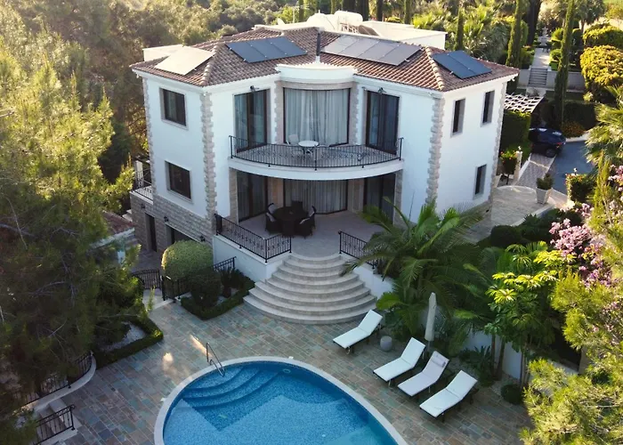 Argaka Luxury Villa *